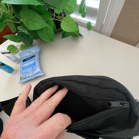 Neutrogena Belt Bag, 1-Lrg Zip Pocket , 1-Smaller Zip Pocket with products. - Picture 4 of 9
